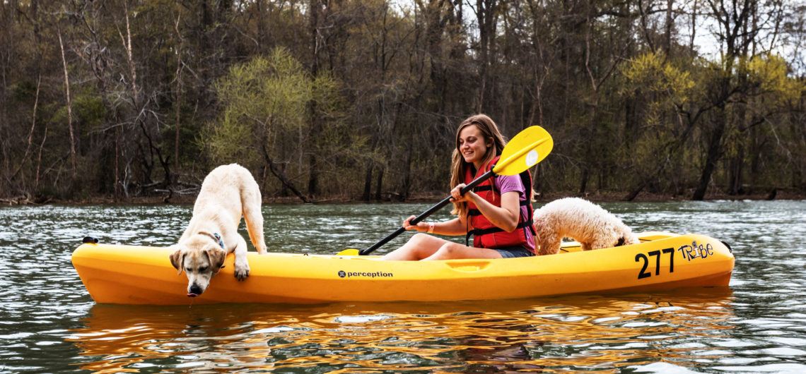 Howl at the moon - kayak adventure with your dog
